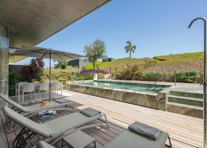 Savoy Monumentalis Ix By An Island フンシャル