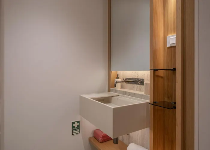 Savoy Monumentalis Ix By An Island * 丰沙尔