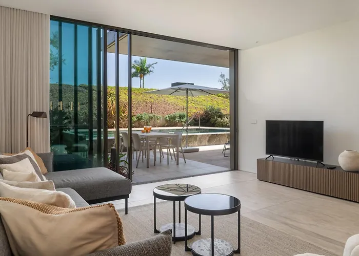 Savoy Monumentalis Ix By An Island 丰沙尔